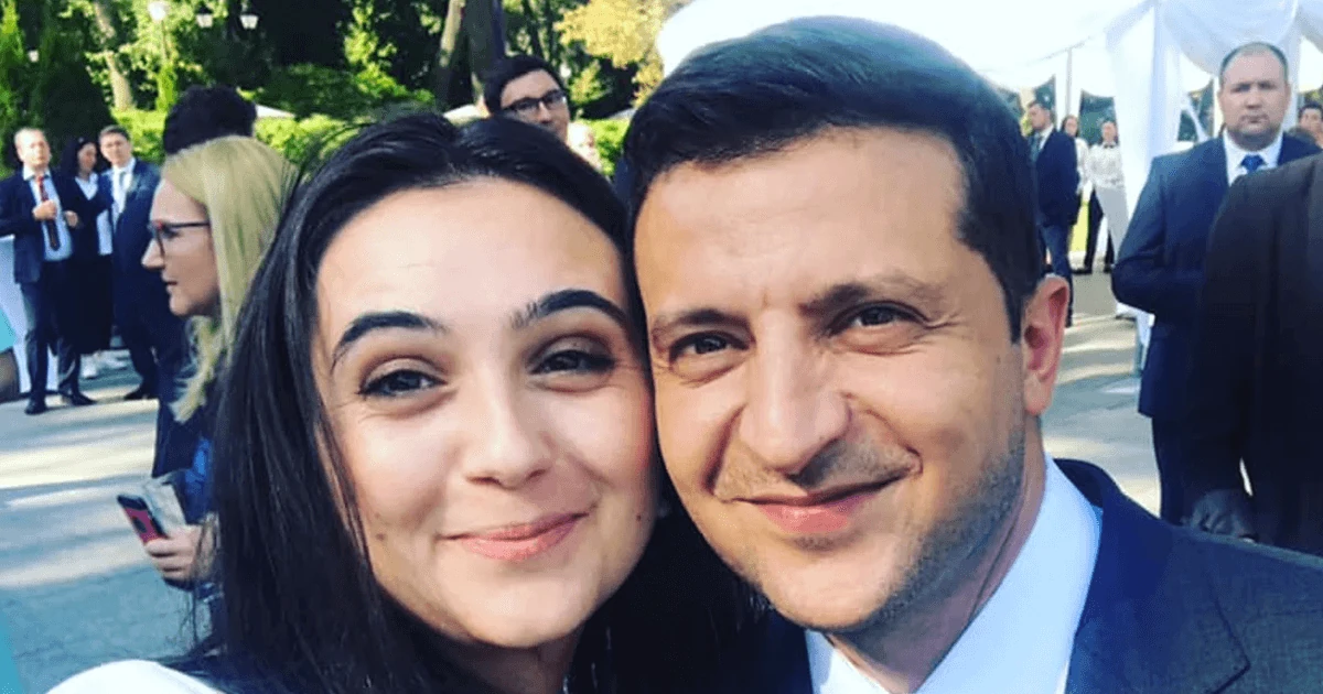 Президент Володимир Зеленський підписує указ про запровадження санкцій