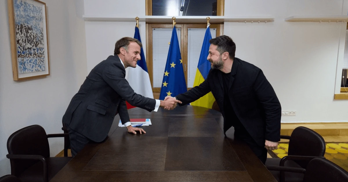 Володимир Зеленський під час зустрічі з Емманюелем Макроном у Брюсселі 15 жовтня 2026 року