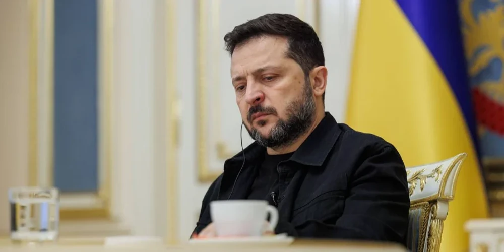 Володимир Зеленський під час інтерв’ю Corriere della Sera на тлі публікації фрагмента в Telegram президента